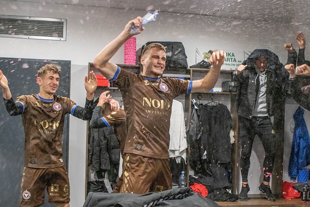 神和团队合 神和团队合